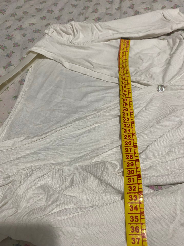 Düğmeli Beyaz triko V Yaka Kadın hırka - Görsel 4