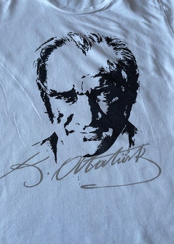 8 Yaş Beden DeFacto Atatürk Baskılı Kısa Kollu Tişört 8-9 yaş