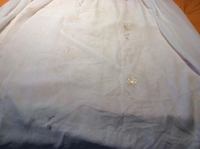 Alın rengi yaprak veçiçekleri olan iki adet kısa perde - Görsel 4