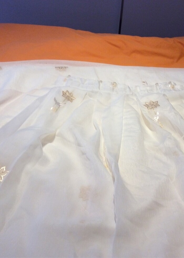 Alın rengi yaprak veçiçekleri olan iki adet kısa perde - Görsel 2