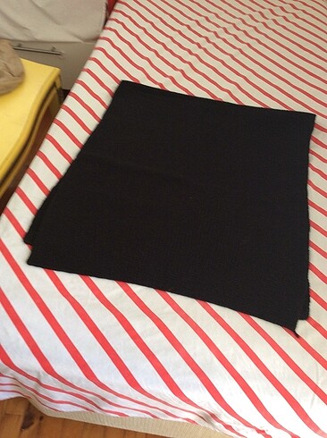 Kalın yünden sıcacık tutan bir şal - Görsel 2