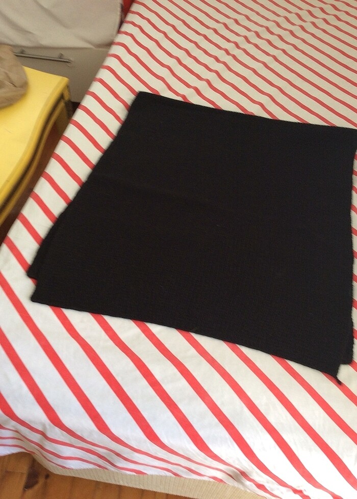 Kalın yünden sıcacık tutan bir şal - Görsel 2