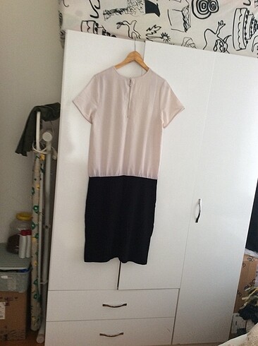 Üstü kırem rengi etek kısmı siyah elbise - Görsel 2