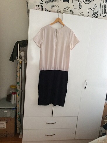 Üstü kırem rengi etek kısmı siyah elbise - Görsel 3