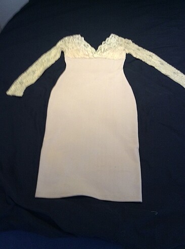 Dantelli abiye elbise arkası ve önü ve yakalı içinde sütyeni var - Görsel 4