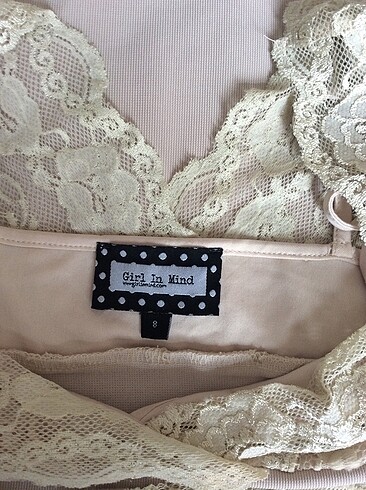 Dantelli abiye elbise arkası ve önü ve yakalı içinde sütyeni var - Görsel 5