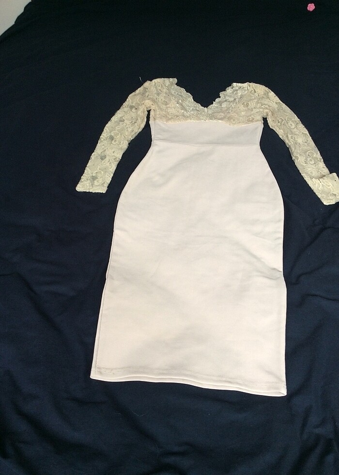 Dantelli abiye elbise arkası ve önü ve yakalı içinde sütyeni var - Görsel 2