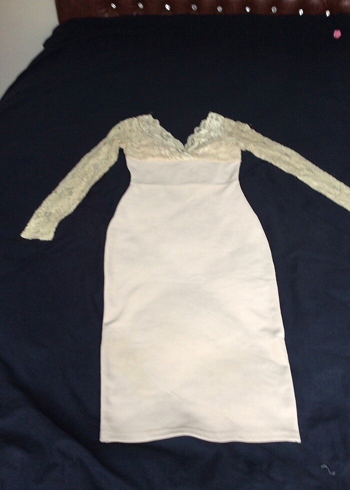 Dantelli abiye elbise arkası ve önü ve yakalı içinde sütyeni var - Görsel 3