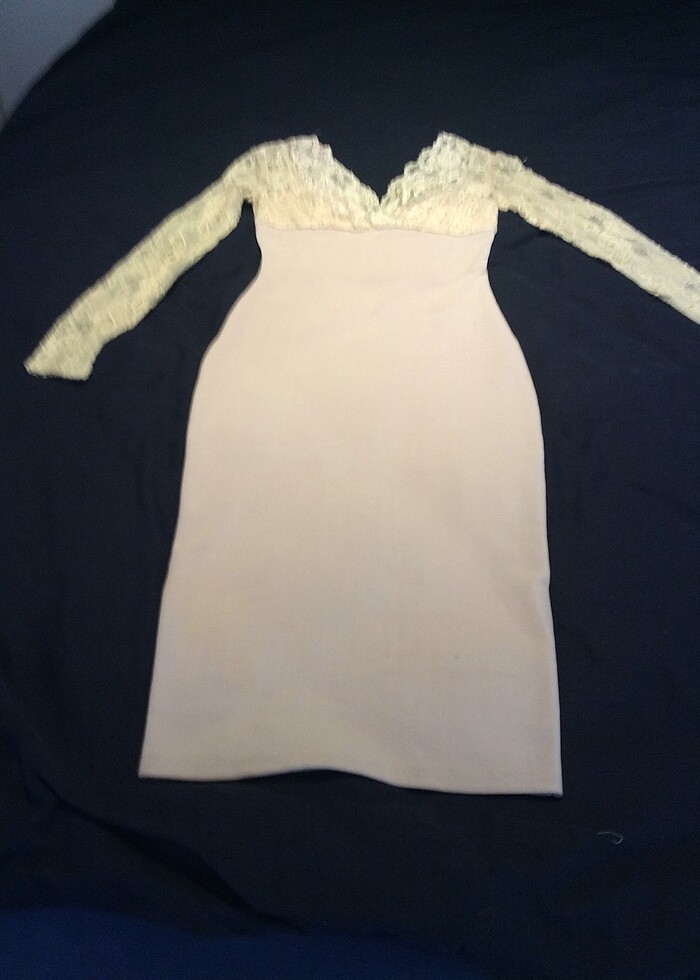 Dantelli abiye elbise arkası ve önü ve yakalı içinde sütyeni var - Görsel 4