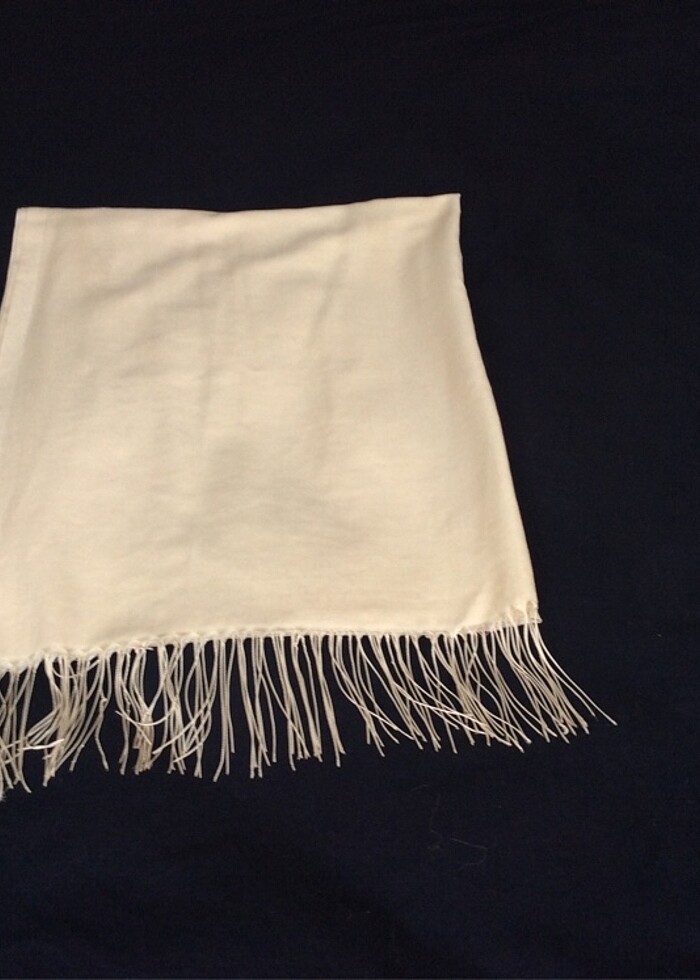 Kırem rengi çok güzel bir şal - Görsel 2