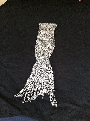 Siyah beyaz çok güzel bir atkı - Görsel 2