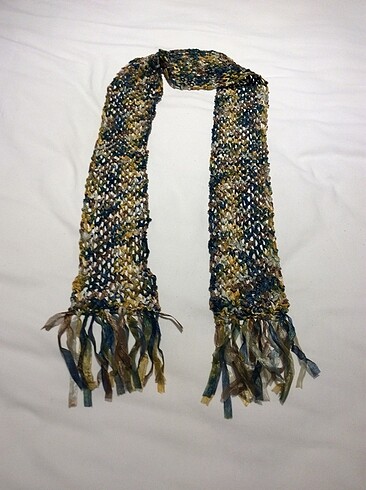 Kurdela ipten ördüğüm güzel bir fular - Görsel 3