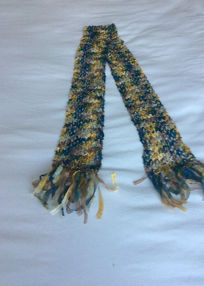 Kurdela ipten ördüğüm güzel bir fular - Görsel 2