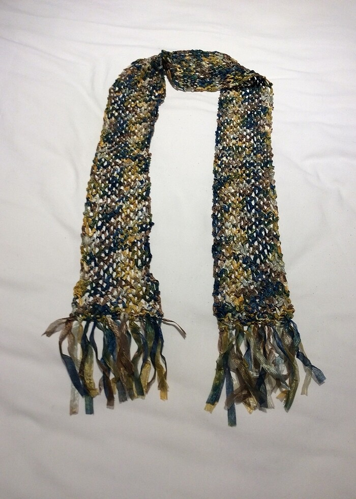 Kurdela ipten ördüğüm güzel bir fular - Görsel 3