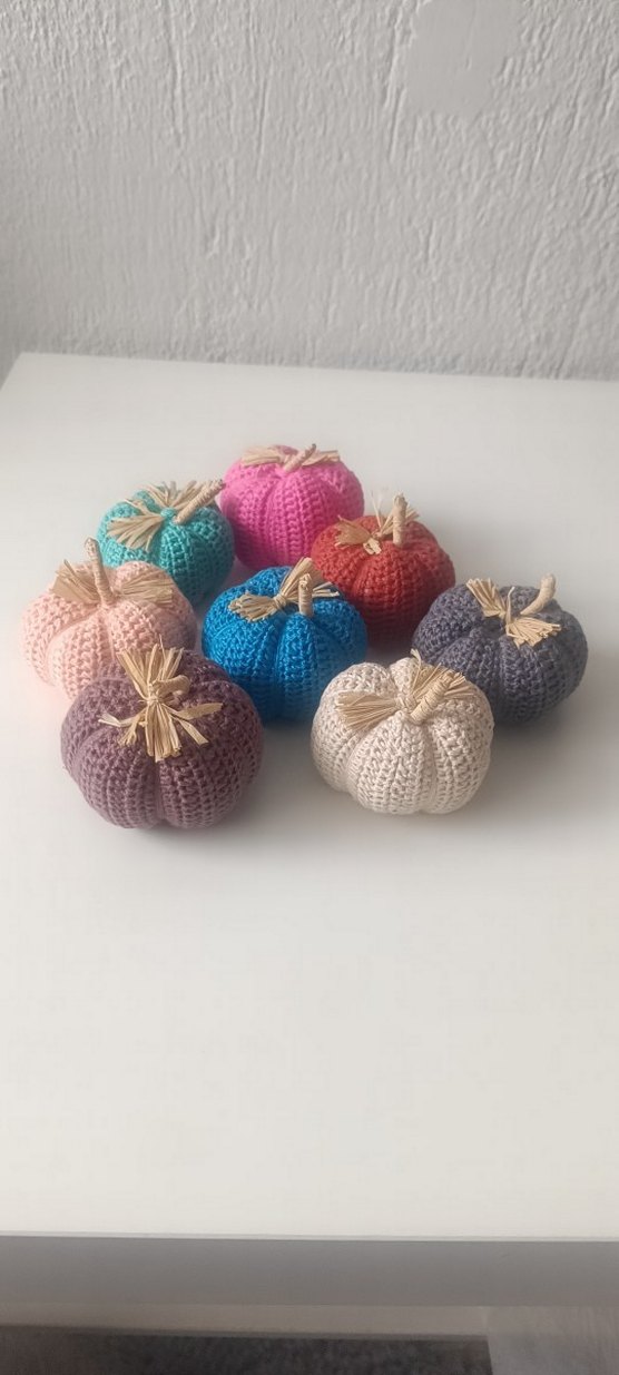 Renkli Örgü Balkabağı Dekorasyonu - Görsel 4