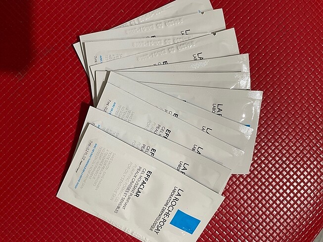 La Roche Posay Serum+yüz yıkama jeli +Renkli güneş kremi