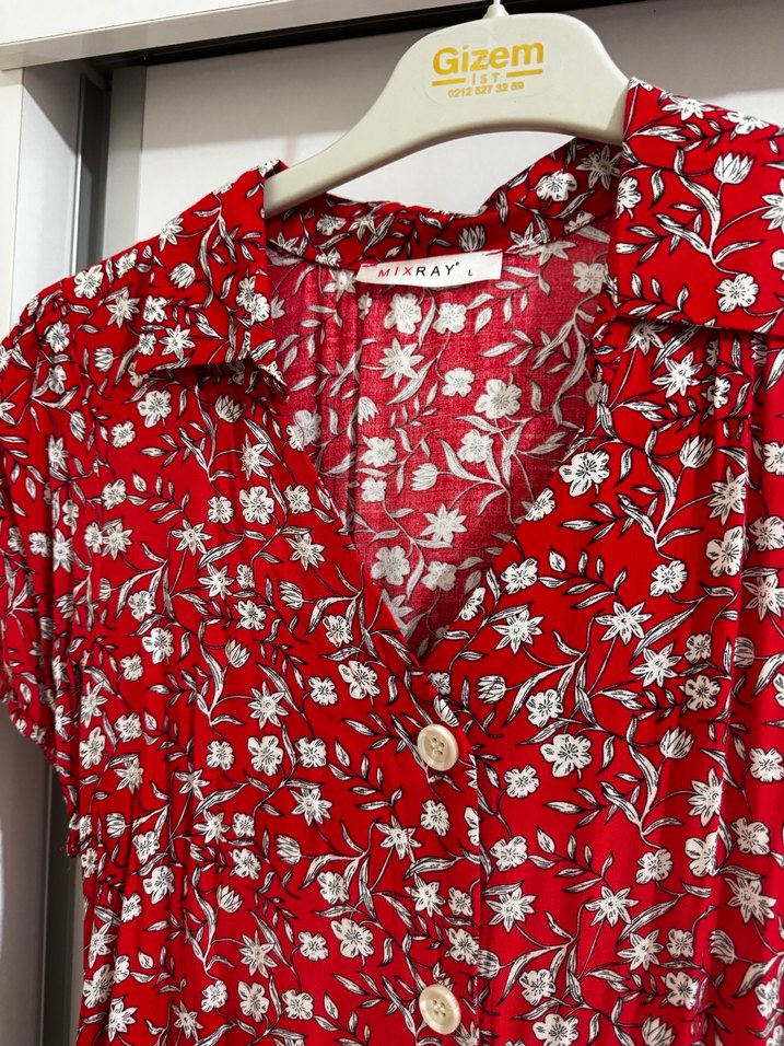 Kırmızı Elbise - Görsel 4