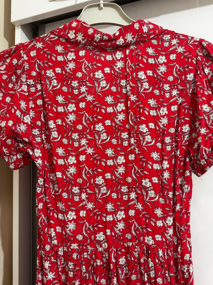 Kırmızı Elbise - Görsel 2