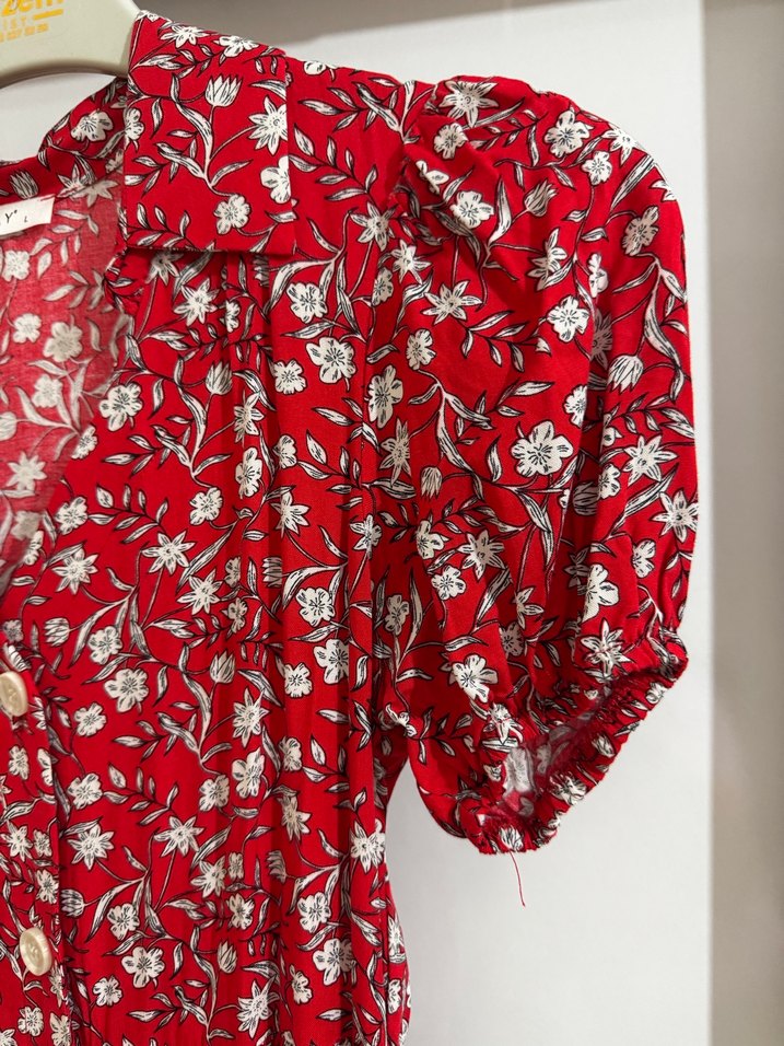 Kırmızı Elbise - Görsel 3