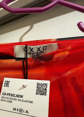 Kırmızı Batik Desenli Uzun Drapeli Elbise - Görsel 4