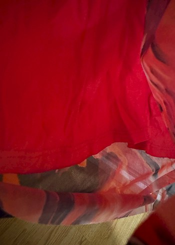 Kırmızı Batik Desenli Uzun Drapeli Elbise - Görsel 8