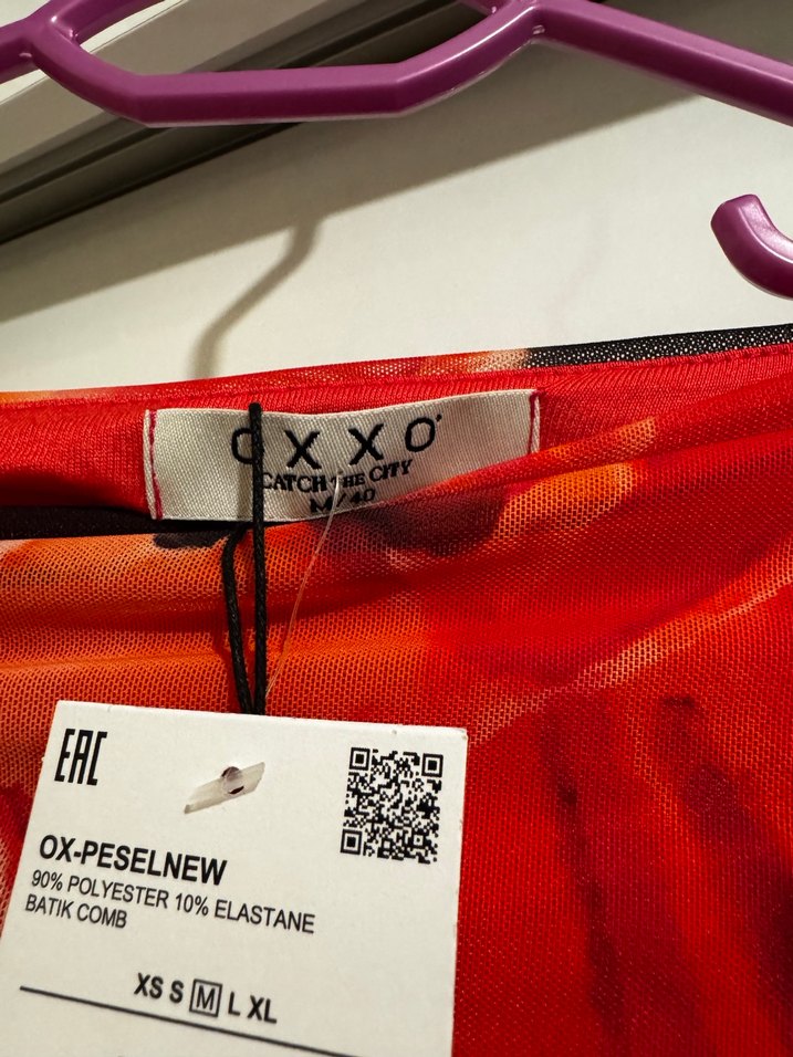 Kırmızı Batik Desenli Uzun Drapeli Elbise - Görsel 4