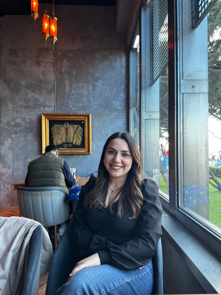 Siyah V Yaka Drapeli Kadın Bluz - Görsel 4