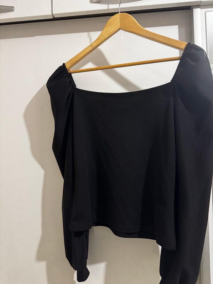 Siyah V Yaka Drapeli Kadın Bluz - Görsel 3