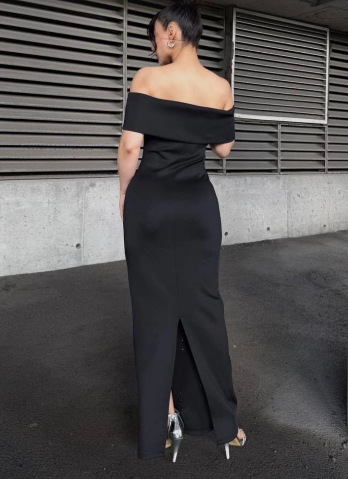 Siyah Boncuk İşlemeli Uzun Straplez Elbise - Görsel 2