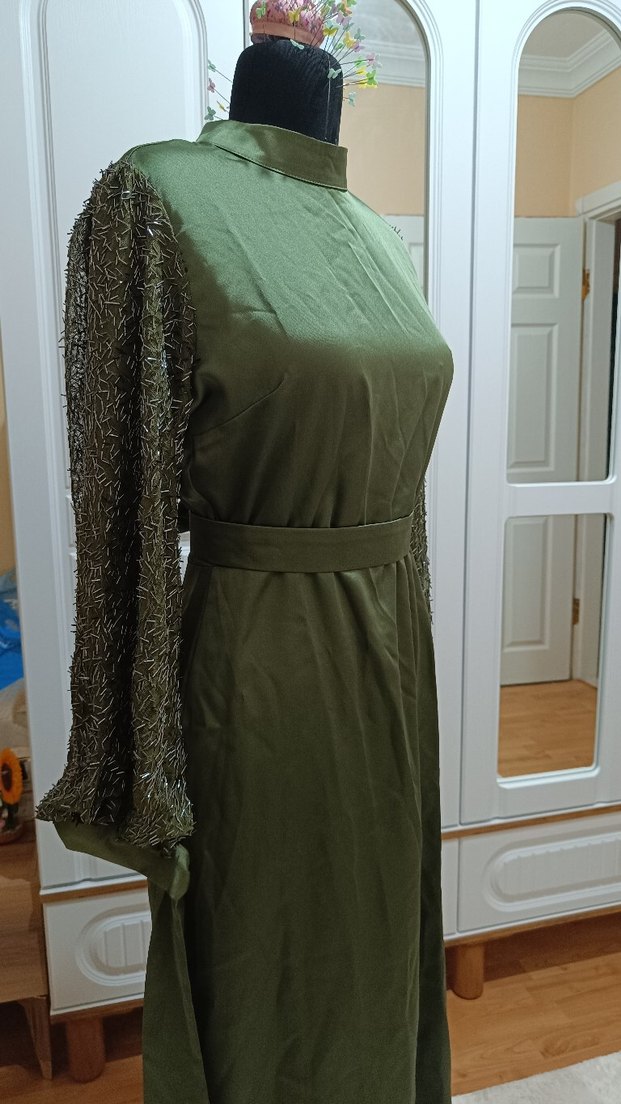 Uzun, Salaş, Drapeli Haki Kadın Abiye Elbise - Görsel 3