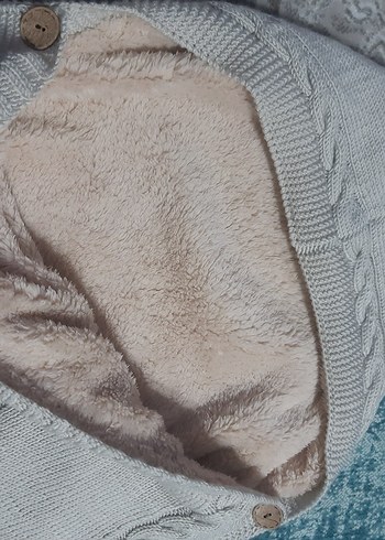 Beden Gri Nakışlı Örgü Bebek Battaniyesi