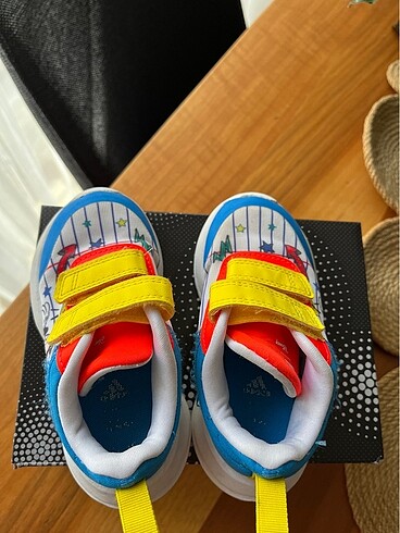 23 Beden Temiz kullanılmış Adidas ayakkabı