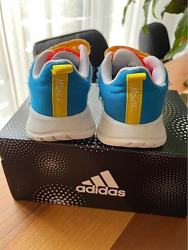 23 Beden çeşitli Renk Temiz kullanılmış Adidas ayakkabı