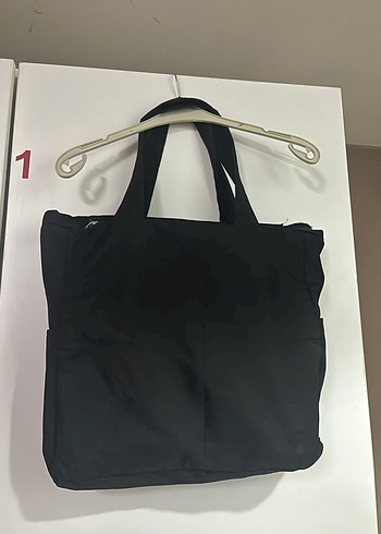 Siyah Minimalist Fermuarlı Kadın Çantası