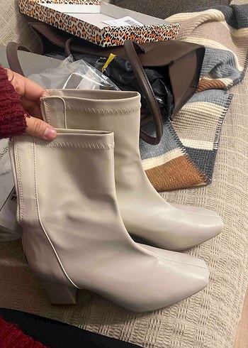 Bej Deri Tokalı Kadın Bot - Görsel 7