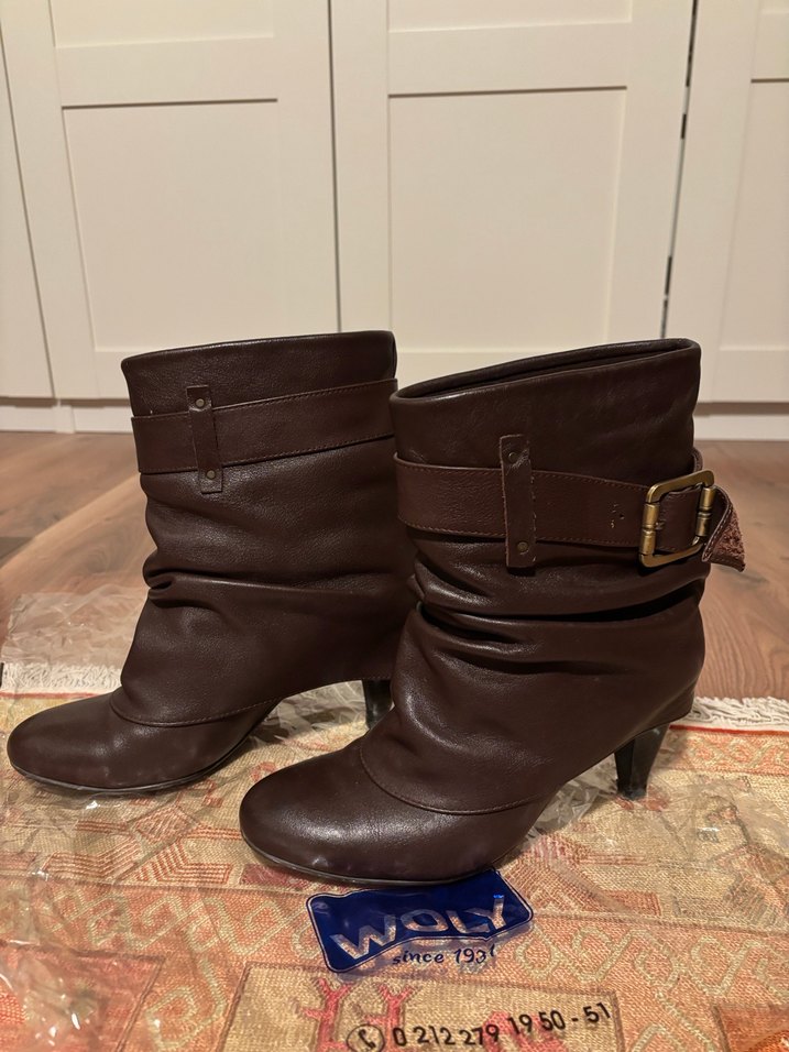 Kahverengi Deri Tokalı Kadın Bot - Görsel 2