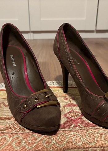 Kahverengi süet tokalı stiletto topuklu ayakkabı - Görsel 2