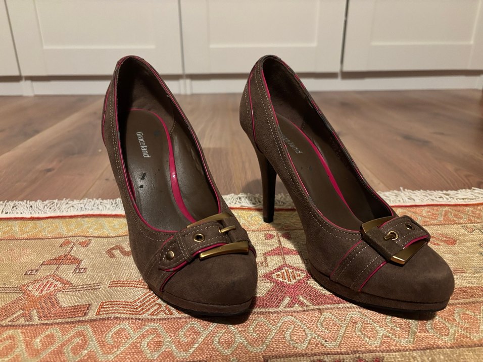 Kahverengi süet tokalı stiletto topuklu ayakkabı - Görsel 2