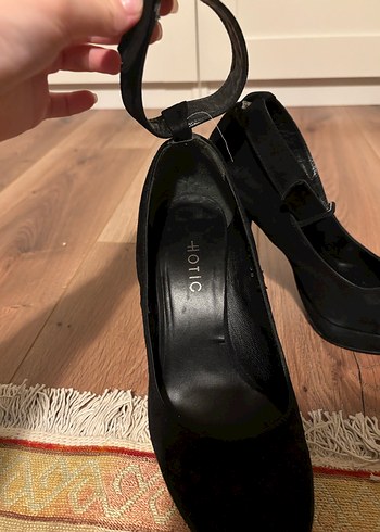 siyah topuklu ayakkabı - Görsel 3