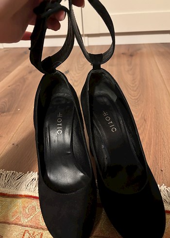 siyah topuklu ayakkabı - Görsel 2