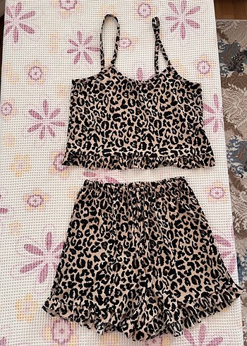 Leopar Desenli Mini Kadın Pijama Takımı