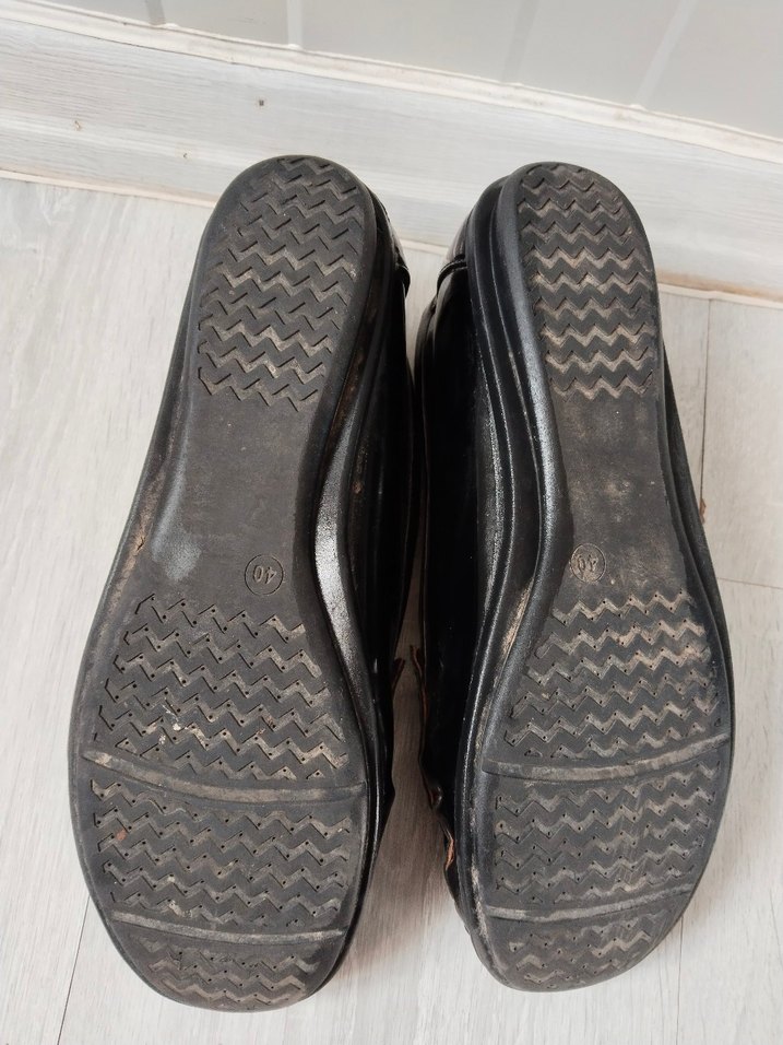 Parlak SiyahKadın Babet bir kaç kez giyildi çok iyi durumda - Görsel 2