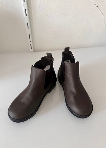 Kahverengi Deri Çocuk Bot, Lastik Kemer Detaylı - Görsel 2