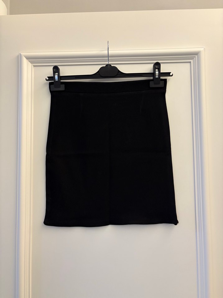 Siyah Düz Mini Etek - Görsel 3