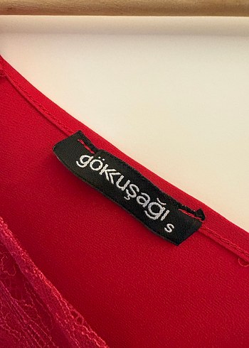 Dantel Detaylı Kırmızı V Yakalı Kadın Atlet - Görsel 2