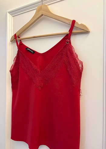 Dantel Detaylı Kırmızı V Yakalı Kadın Atlet - Görsel 4