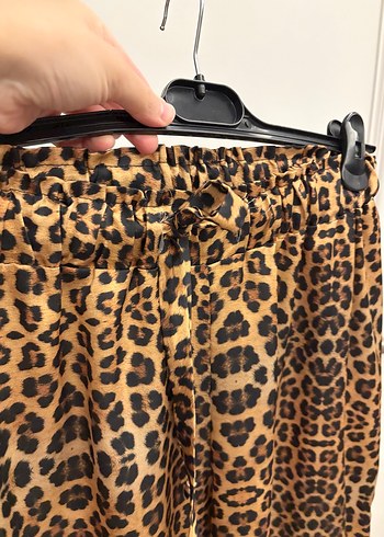 Leopar Desenli Saten Pantolon - Görsel 4