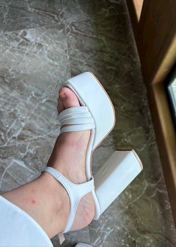 Beyaz Kareli Platform Topuklu Kadın Sandalet - Görsel 8