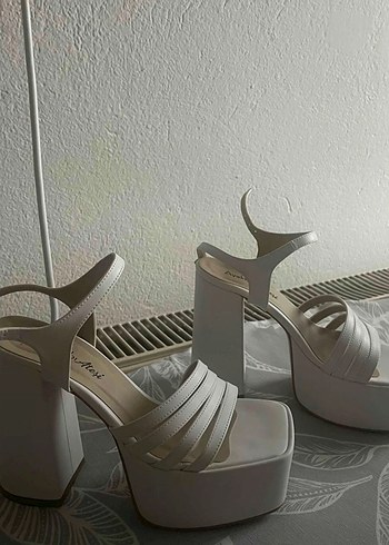 Beyaz Kareli Platform Topuklu Kadın Sandalet - Görsel 11