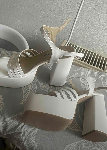 Beyaz Kareli Platform Topuklu Kadın Sandalet - Görsel 10